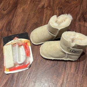 Brand new baby Uggs! ❤️